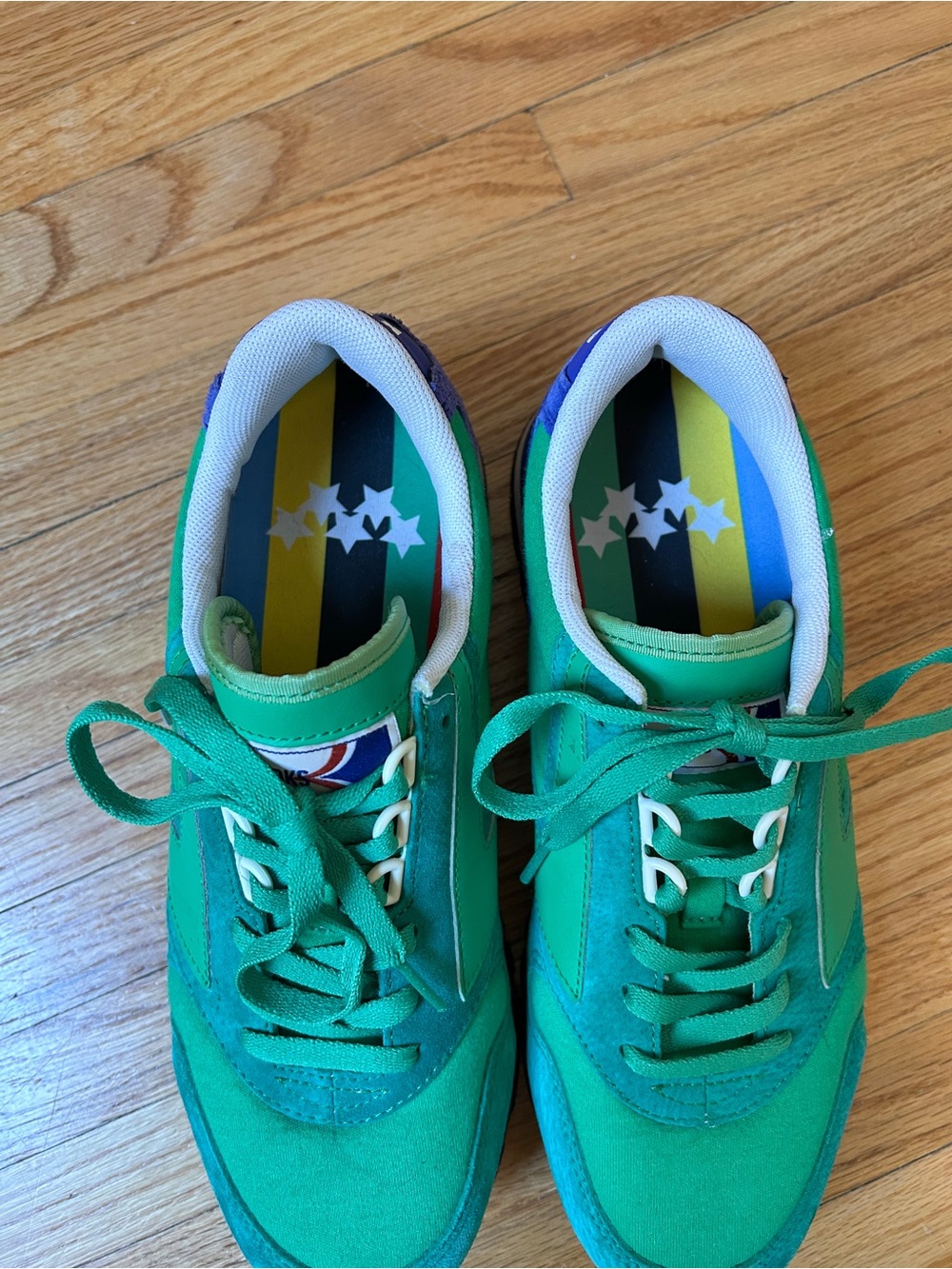 Brooks Chariot Sneakers in Kelly Green and Royal Blue - Picture 4 of 6